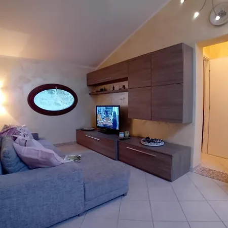 La Mansarda Colorata Apartment *