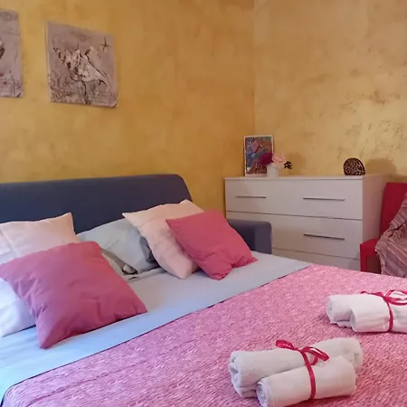 La Mansarda Colorata Apartment *
